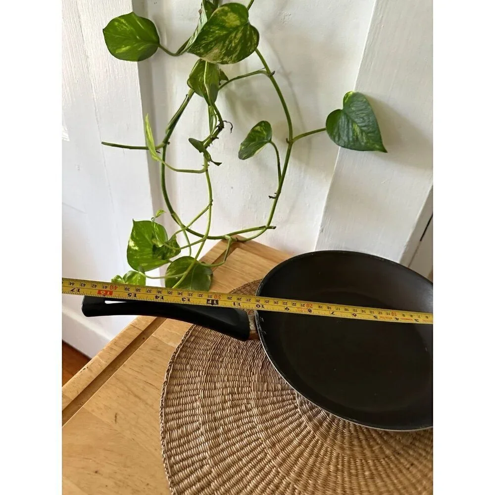 Black Kitchen cooking pan
